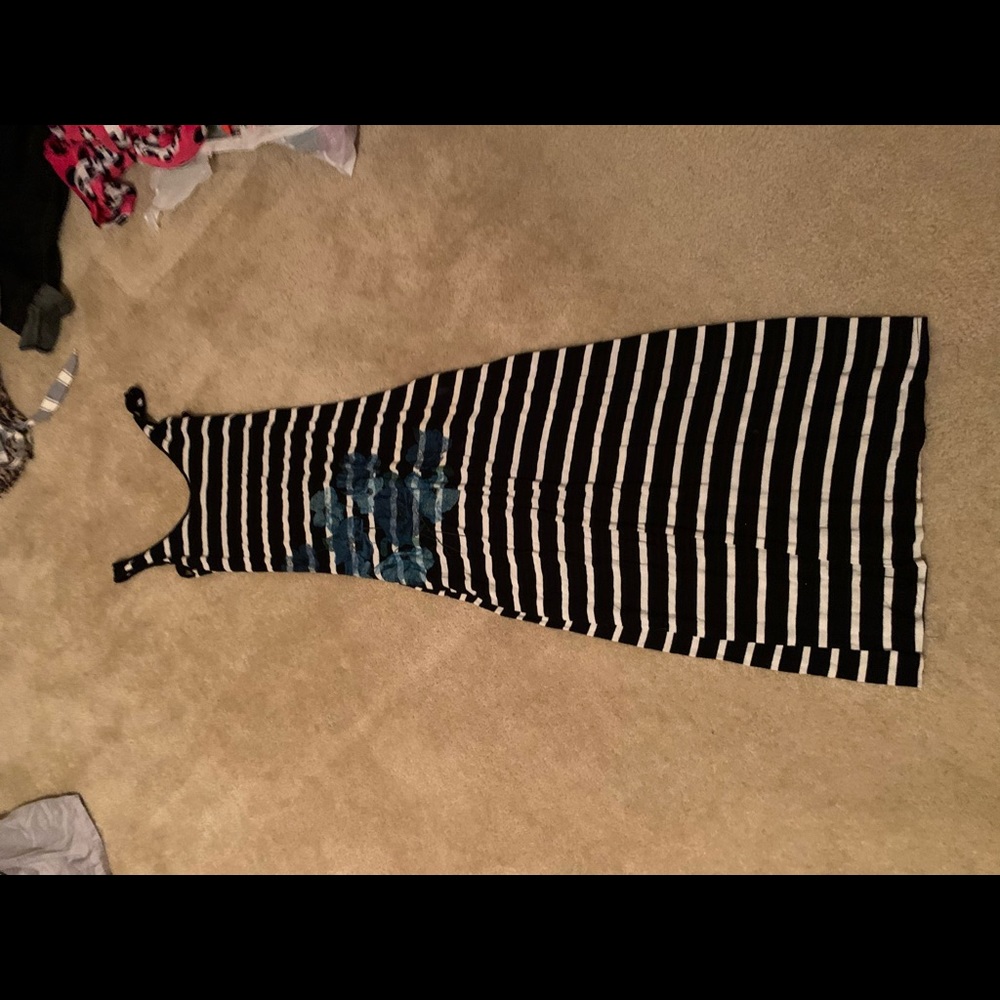 Assorted clothes - Picture 4 of 16